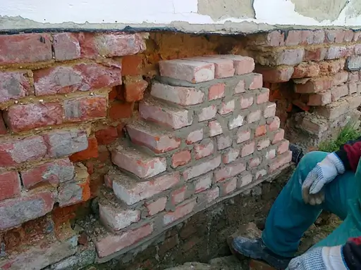 Falazás, betonozás, építés, javítás és egyéb kőműves munkák az Ujj Trans Kft. szakemberei által